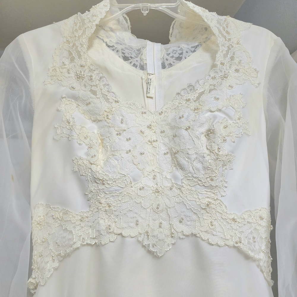 Vintage 80's White Lace Wedding Dress - Picture 2 of 16